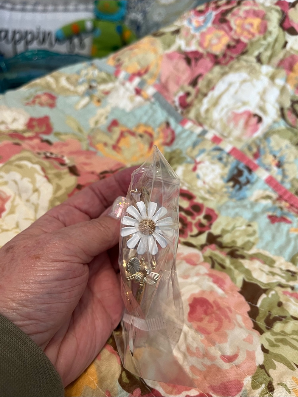 White Daisy Enamel Flower Bracelet with Gold Tone Stem